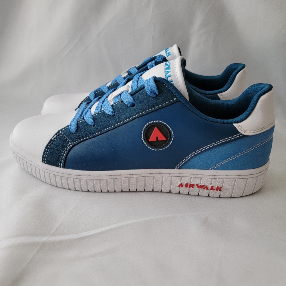 NIB-AIRWALK STEVIE NAVY LIGHT BLUE SKATE SNEAKERS- MEN'S SIZE 7